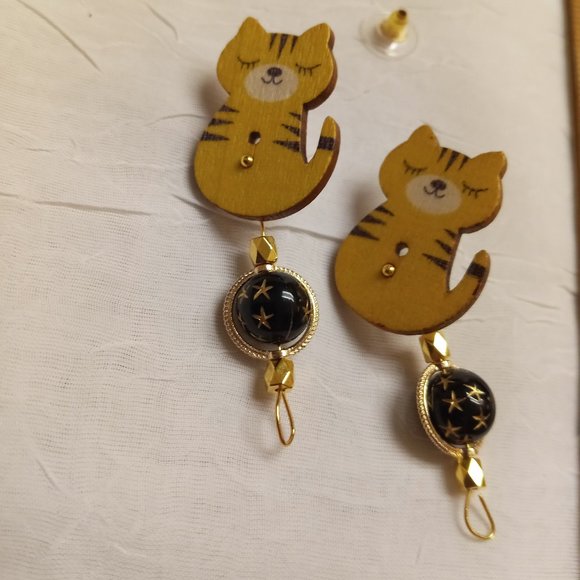 Home Made Handmade Wood & Metal Cat Yellow & Black Button Earrings #49 - Picture 6 of 11
